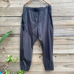 AE Mens Active Flex Joggers Grey Size Large NWT